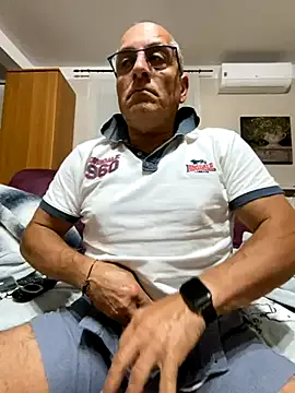 reeves_bae – webcam model profile photo Image 14