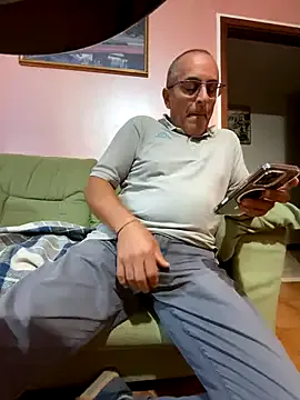 reeves_bae – webcam model profile photo Image 17