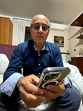 reeves_bae – webcam model profile photo Image 3