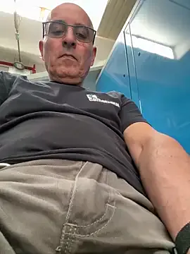 reeves_bae – webcam model profile photo Image 6