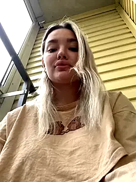 sarabecker – webcam model profile photo Image 7