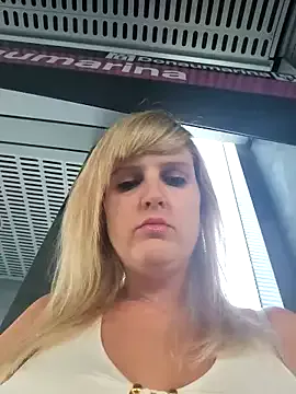 MistressLouUK – webcam model profile photo Image 18