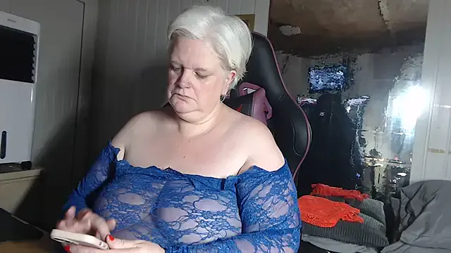 British_EmJess – webcam model profile photo Image 6