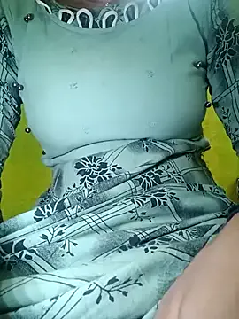 British_EmJess – webcam model profile photo Image 9