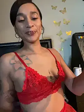 UKRaunchyRobyn – webcam model profile photo Image 11
