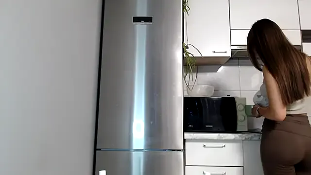 KateDivineUK – webcam model profile photo Image 4