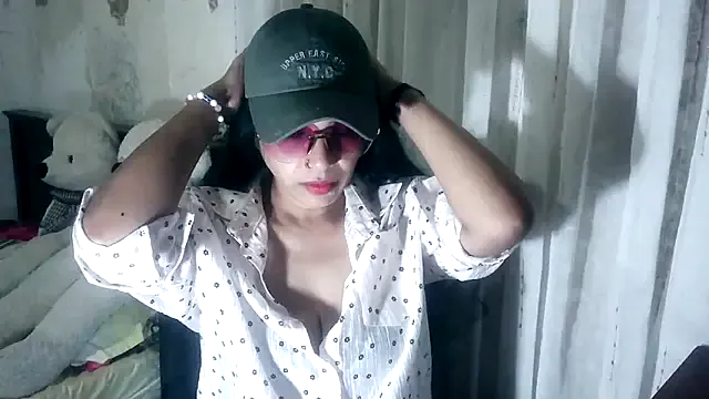 SashaVaughn – webcam model profile photo Image 10