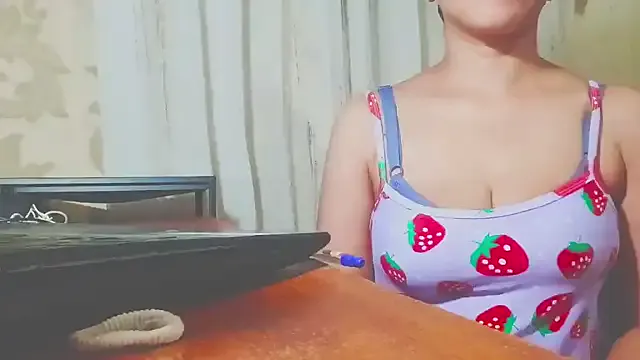 SashaVaughn – webcam model profile photo Image 9