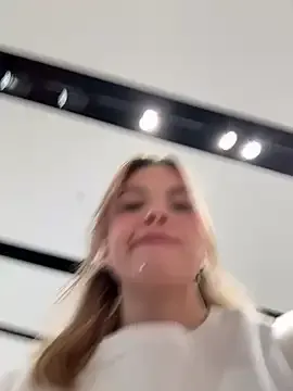 pinkys-slave – webcam model profile photo Image 3