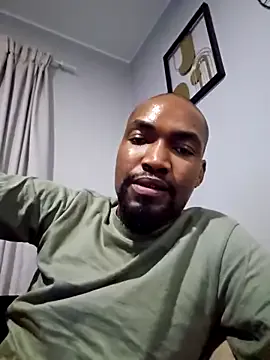 max04 – webcam model profile photo Image 18