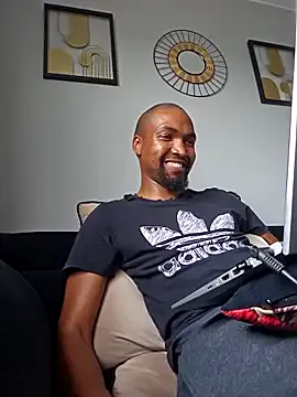 max04 – webcam model profile photo Image 19