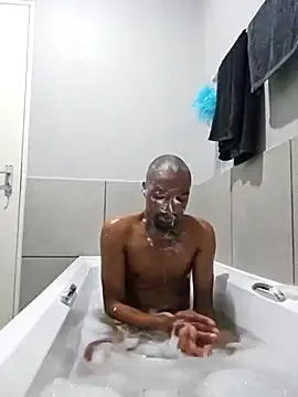 max04 – webcam model profile photo Image 5