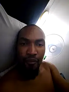 max04 – webcam model profile photo Image 9