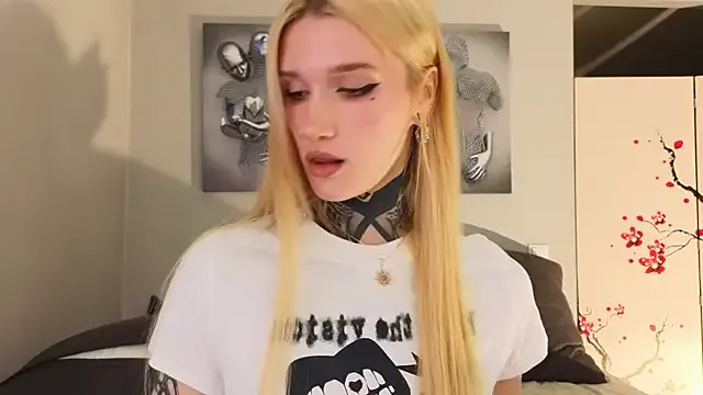 office-online – webcam model profile photo Image 14