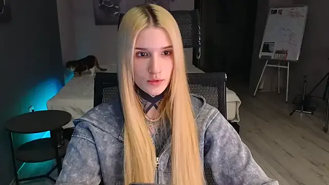 office-online – webcam model profile photo Image 4