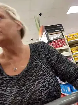 LekfullKitten – webcam model profile photo Image 2