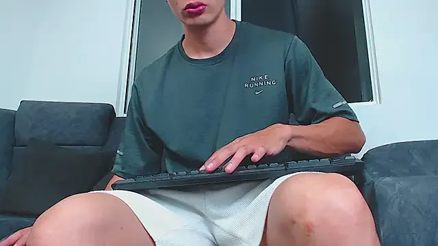 SheOnShe – webcam model profile photo Image 10