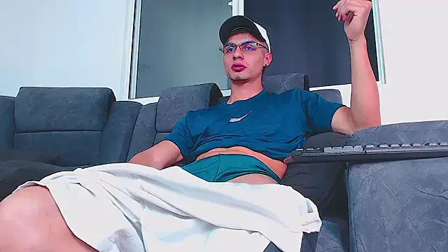 SheOnShe – webcam model profile photo Image 5