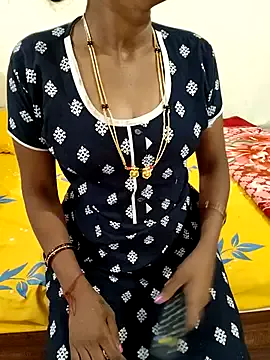 LoraDevine – webcam model profile photo Image 10