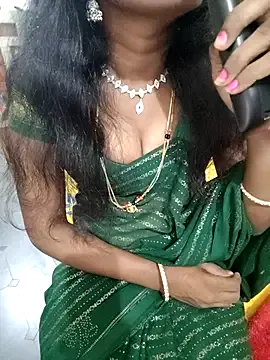 LoraDevine – webcam model profile photo Image 17