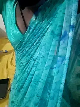 LoraDevine – webcam model profile photo Image 4