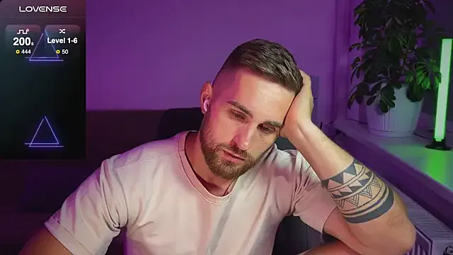 SashaVaughn – webcam model profile photo Image 12