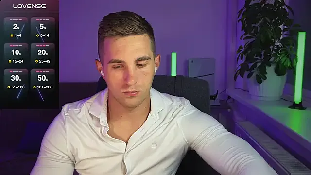 SashaVaughn – webcam model profile photo Image 14