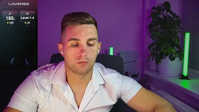 SashaVaughn – webcam model profile photo Image 19