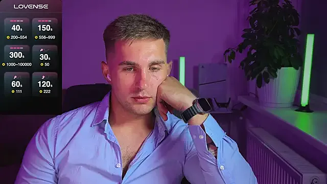 SashaVaughn – webcam model profile photo Image 3