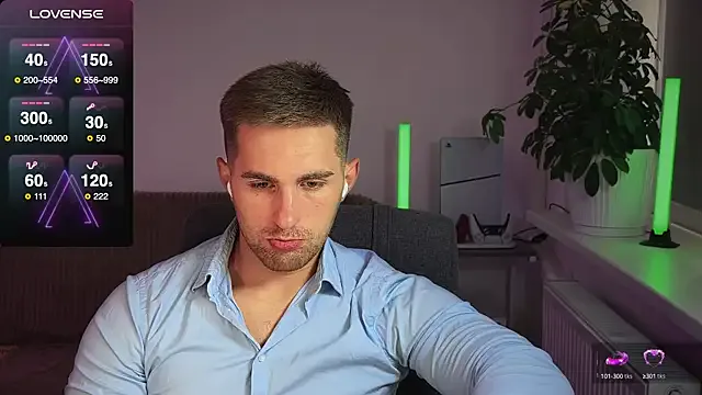 SashaVaughn – webcam model profile photo Image 4