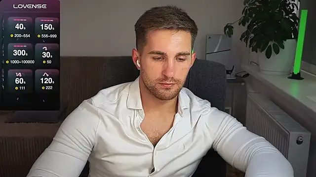 SashaVaughn – webcam model profile photo Image 5