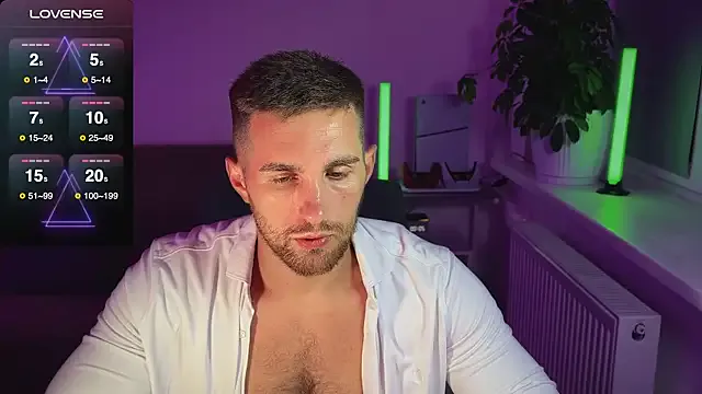 SashaVaughn – webcam model profile photo Image 7