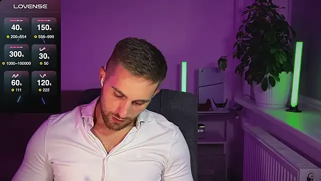 SashaVaughn – webcam model profile photo Image 8