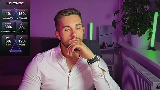 SashaVaughn – webcam model profile photo Image 9