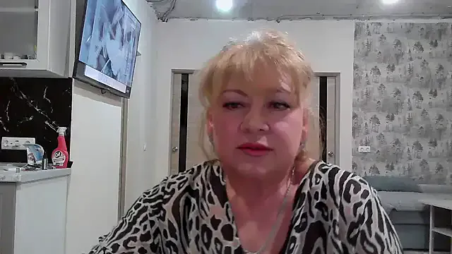 GlamGran – webcam model profile photo Image 5