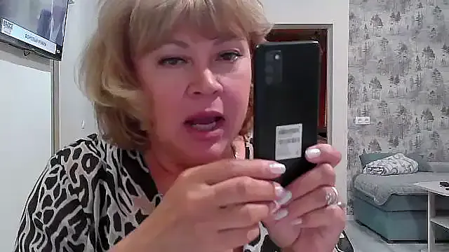 GlamGran – webcam model profile photo Image 6