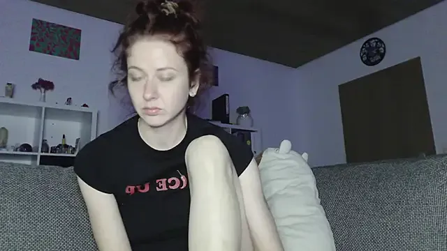 slutlittlegir – webcam model profile photo Image 16