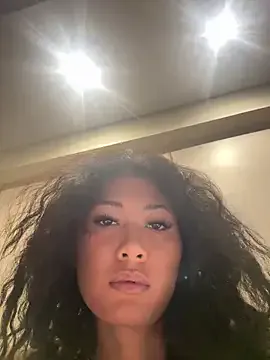 KateDivineUK – webcam model profile photo Image 3