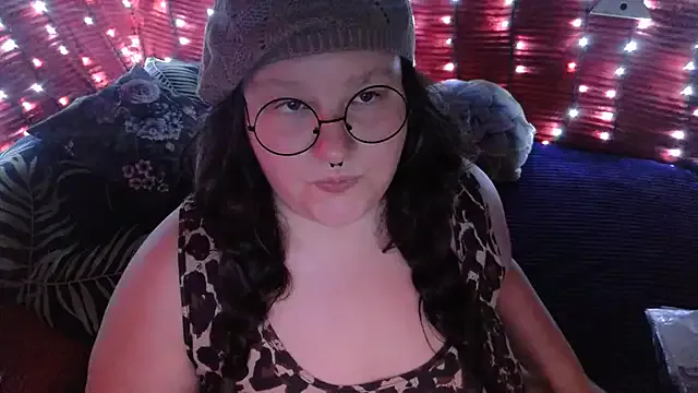 VikiKiss – webcam model profile photo Image 4
