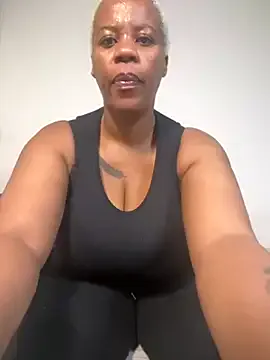 MartinaCroxx – webcam model profile photo Image 2