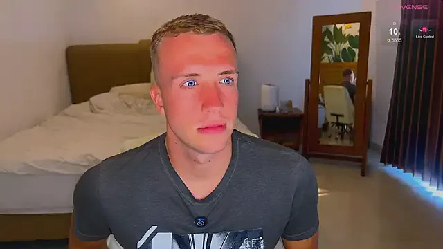 blondeangel_4u2 – webcam model profile photo Image 18