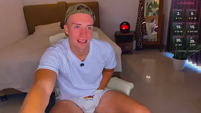 blondeangel_4u2 – webcam model profile photo Image 2