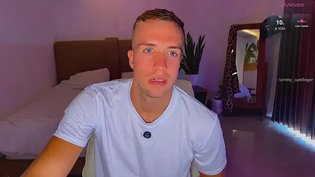 blondeangel_4u2 – webcam model profile photo Image 3