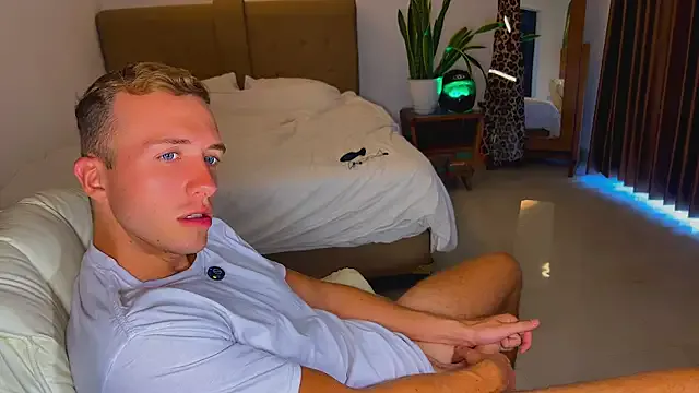 blondeangel_4u2 – webcam model profile photo Image 7