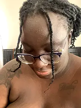 Savuka – webcam model profile photo Image 11