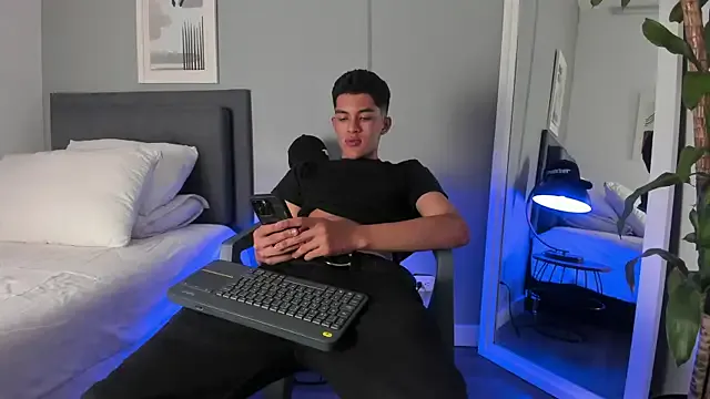 alex_islive – webcam model profile photo Image 10