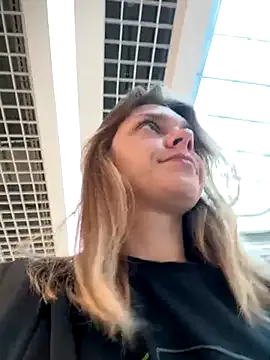 Sandra-a – webcam model profile photo Image 2