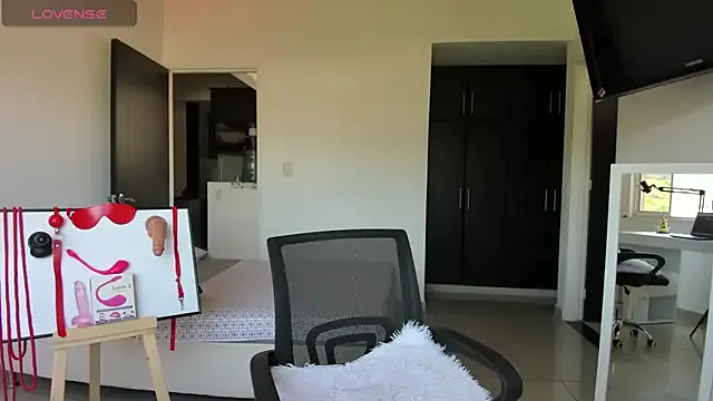 LizzieGreyX – webcam model profile photo Image 4