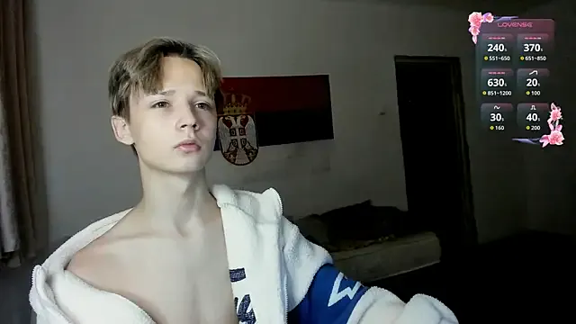 reeves_bae – webcam model profile photo Image 16