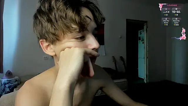 reeves_bae – webcam model profile photo Image 4